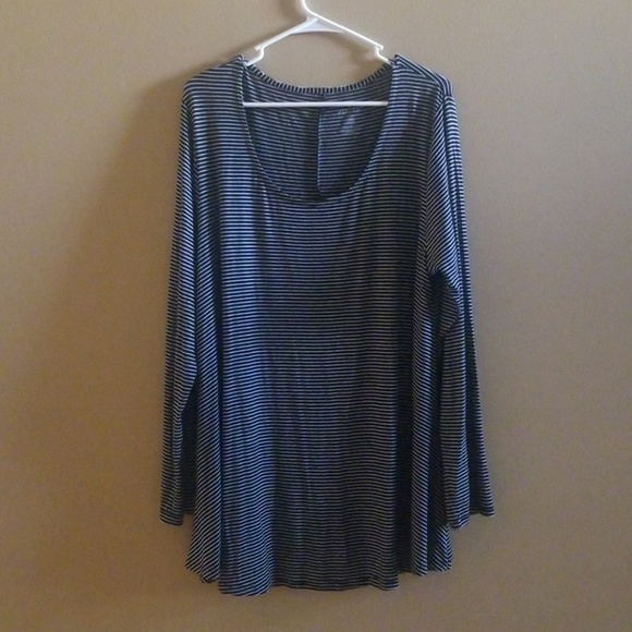 Vanity Tops - Long sleeve shirt Vanity Tops - Long sleeve shirt